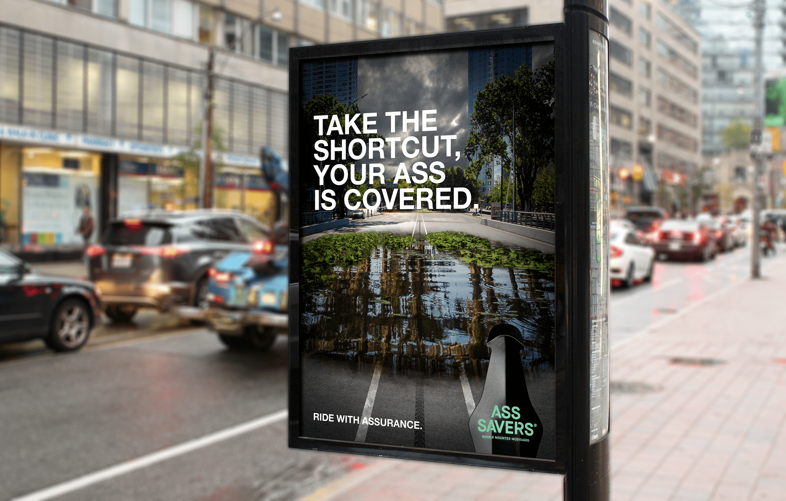 Cartel publicitario con texto mockup listo para usar en la calle de la ciudad. Ass Savers Rudy Cho Art Director Designer